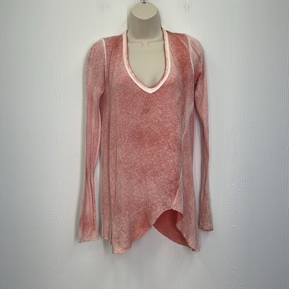 Free People - Long Beach Asymmetrical H Coral Mineral Wash Long Sleeve T Size XS - Picture 2 of 10